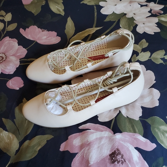 COPY - BAIT Footwear Sandra Matte Cream - Picture 3 of 7